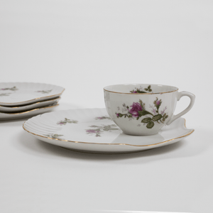 S/8 Gold-Rimmed Floral Clamshell Tea Set